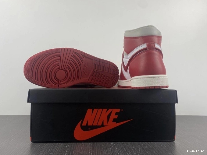 Bmlin Shoes 1 DJ4891-061 Newstalgia Chenille High OG Jordan (W) 0822